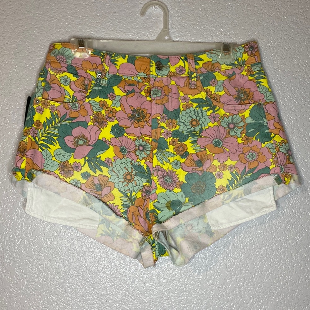 Wild Fable Women's Low-Rise Cheeky Jean Shorts Size 8